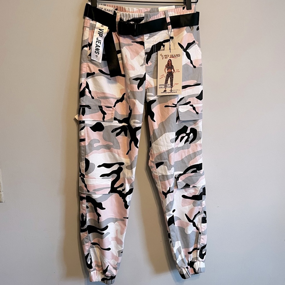NWT VIP pink camo jogger style pants